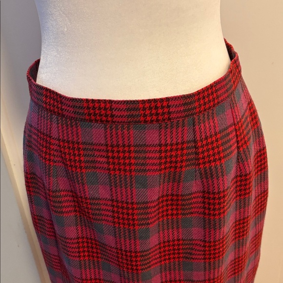 Vintage Jimmy Hourihan wool skirt with satin lining. Made in Ireland. size 8/10. - Picture 2 of 10